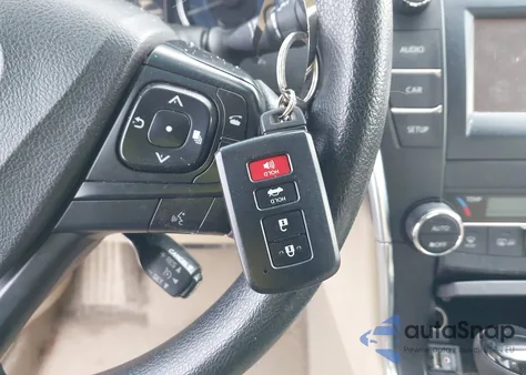 2015 Toyota Camry Hybrid Le z USA, uszkodzony, nr VIN 4T1BD1FK5FU141865